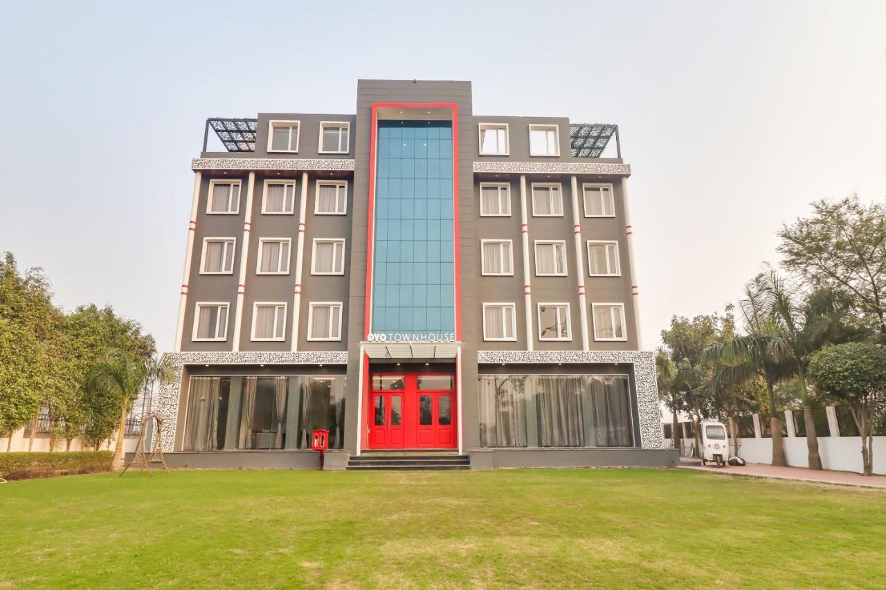 ホテル Super Townhouse Jashn Chinhat エクステリア 写真