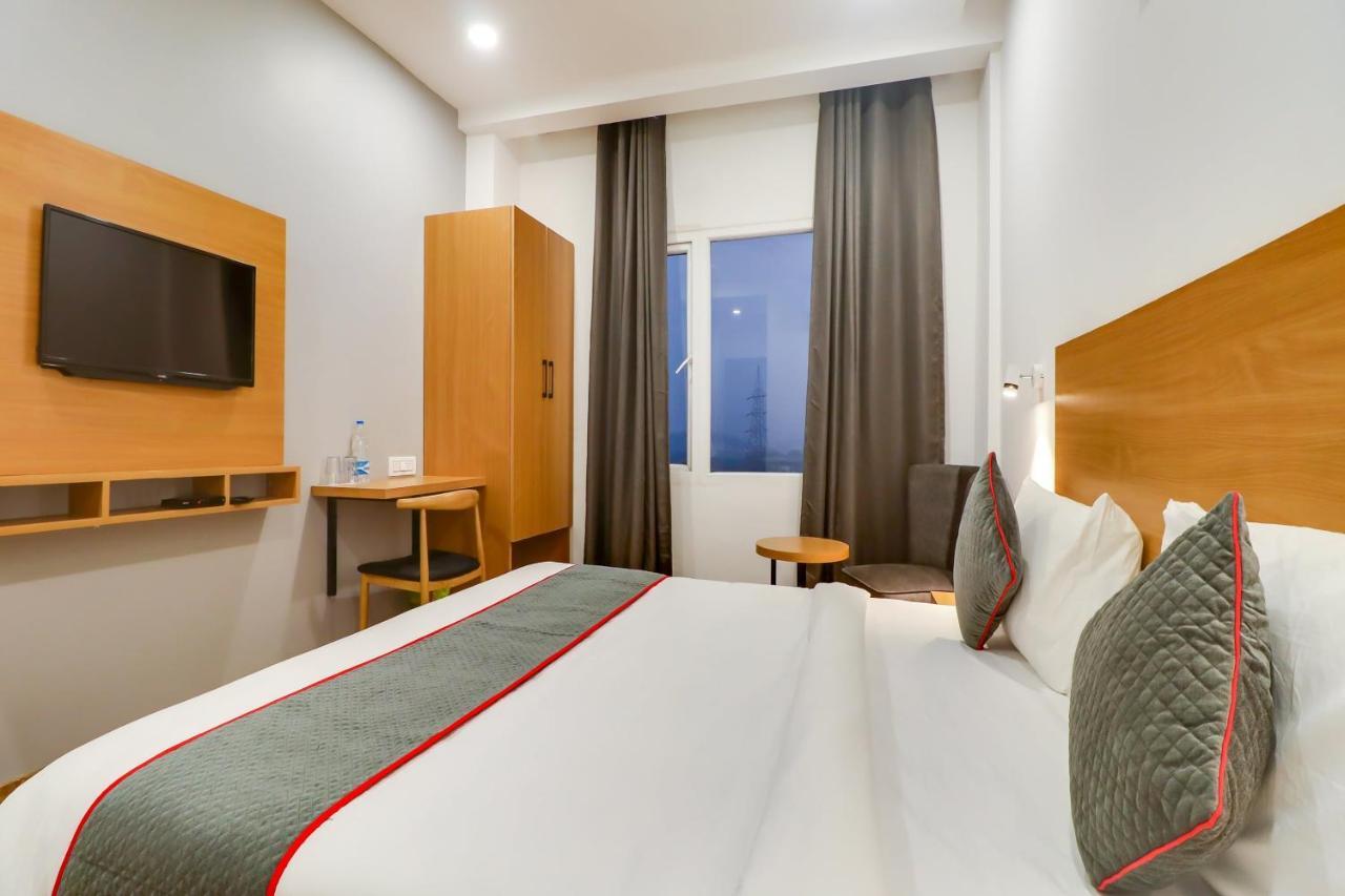 ホテル Super Townhouse Jashn Chinhat エクステリア 写真