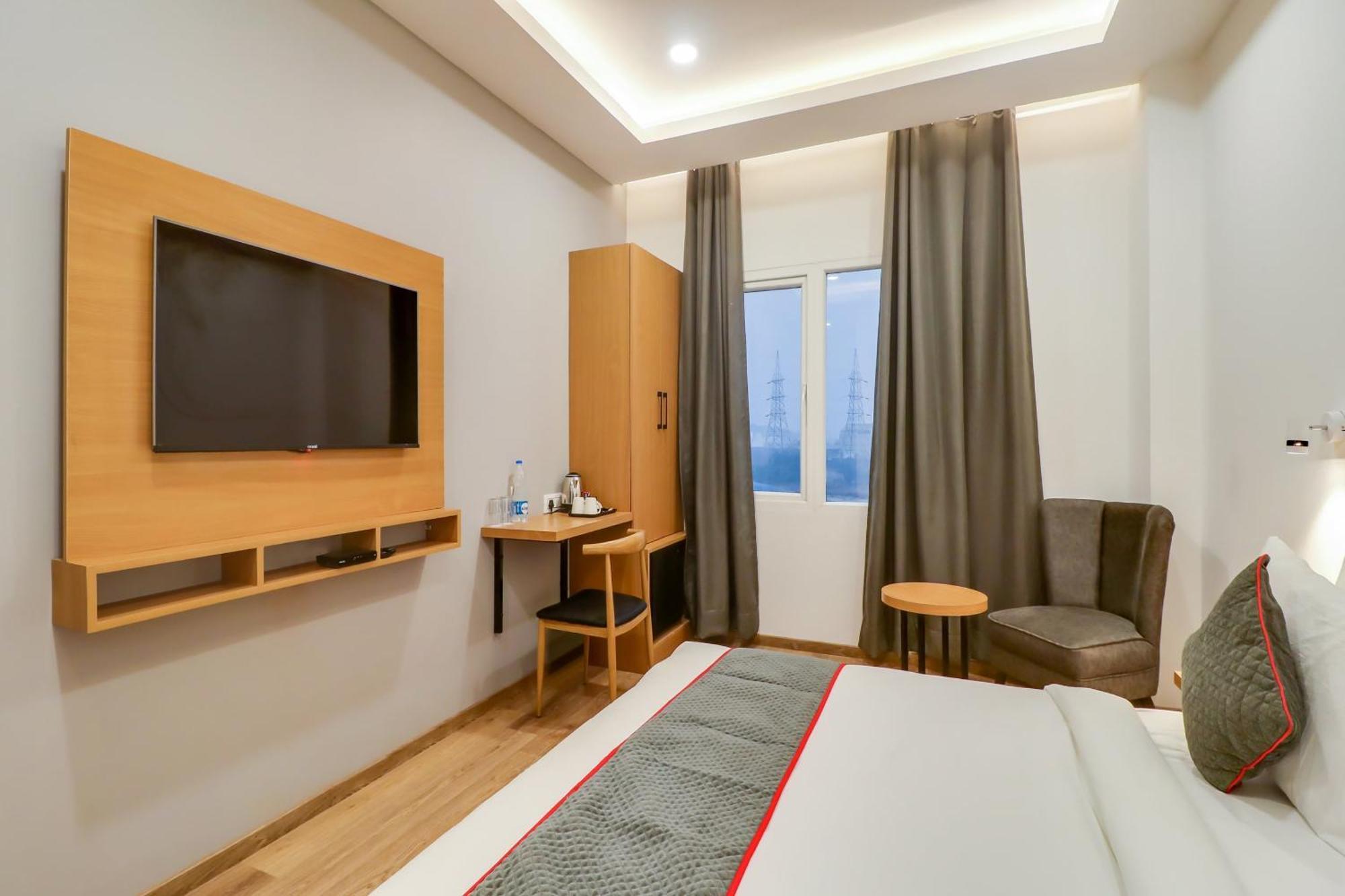 ホテル Super Townhouse Jashn Chinhat エクステリア 写真